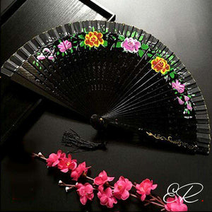 Eventail espagnol noir décoration fleurs en bois